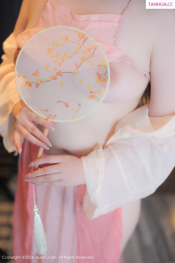 刘一艳 刘紫妍 [XiuRen]高清写真图 2024.09.26 No.9211 潘多拉哦 美臀性感第19张图片
